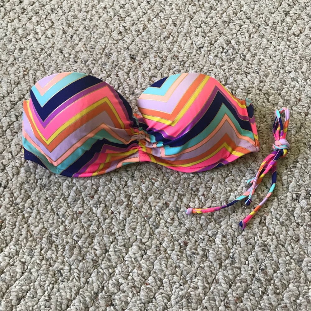 Gently used Victoria Secret push up bikini top.